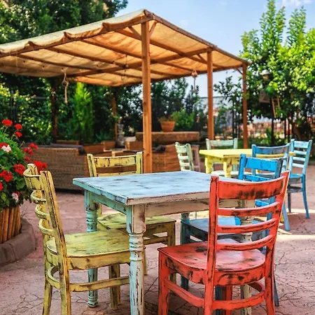 La De La Gula Bed & Breakfast 3*